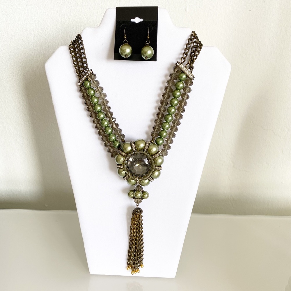Rhinestone Pearl Beaded Necklace w/ Earrings.